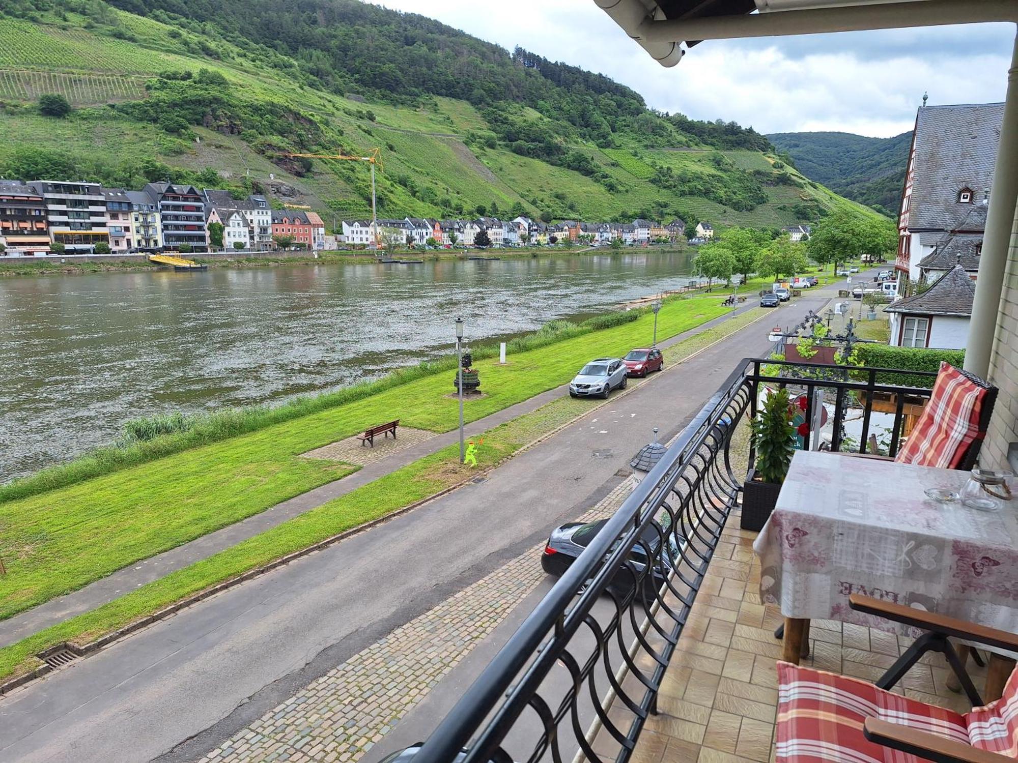 "Ferienhaus An Der Mosel" Zell an der Mosel Exterior photo